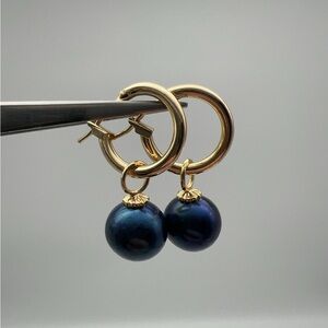 Elegant 14 karat Gold and dark blue pearl  Hoop Earrings
